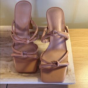 NEW Tan Women's Sandals Size 8.5
